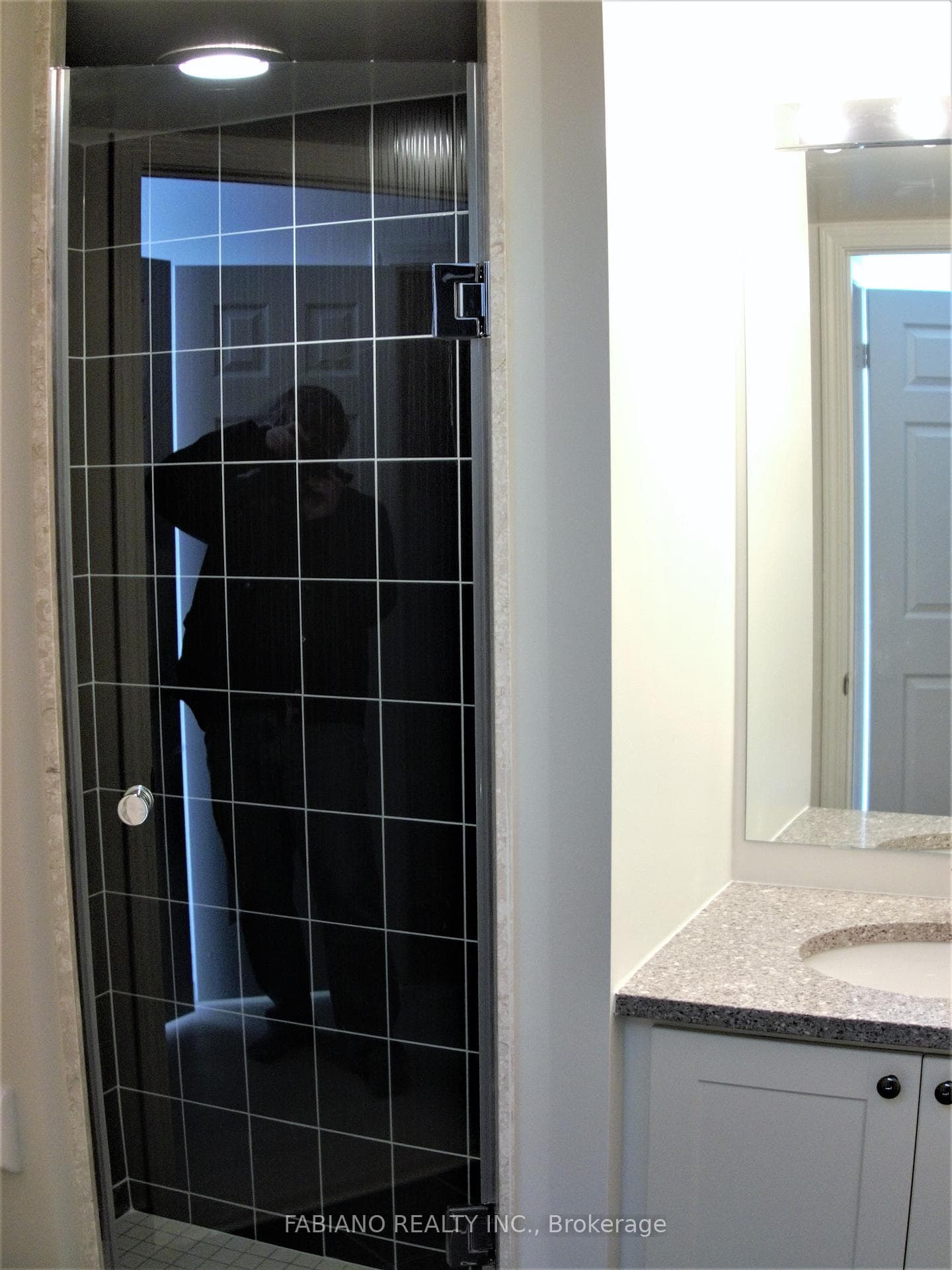 19 Grand Trunk Crescent Unit 3302 photo 17