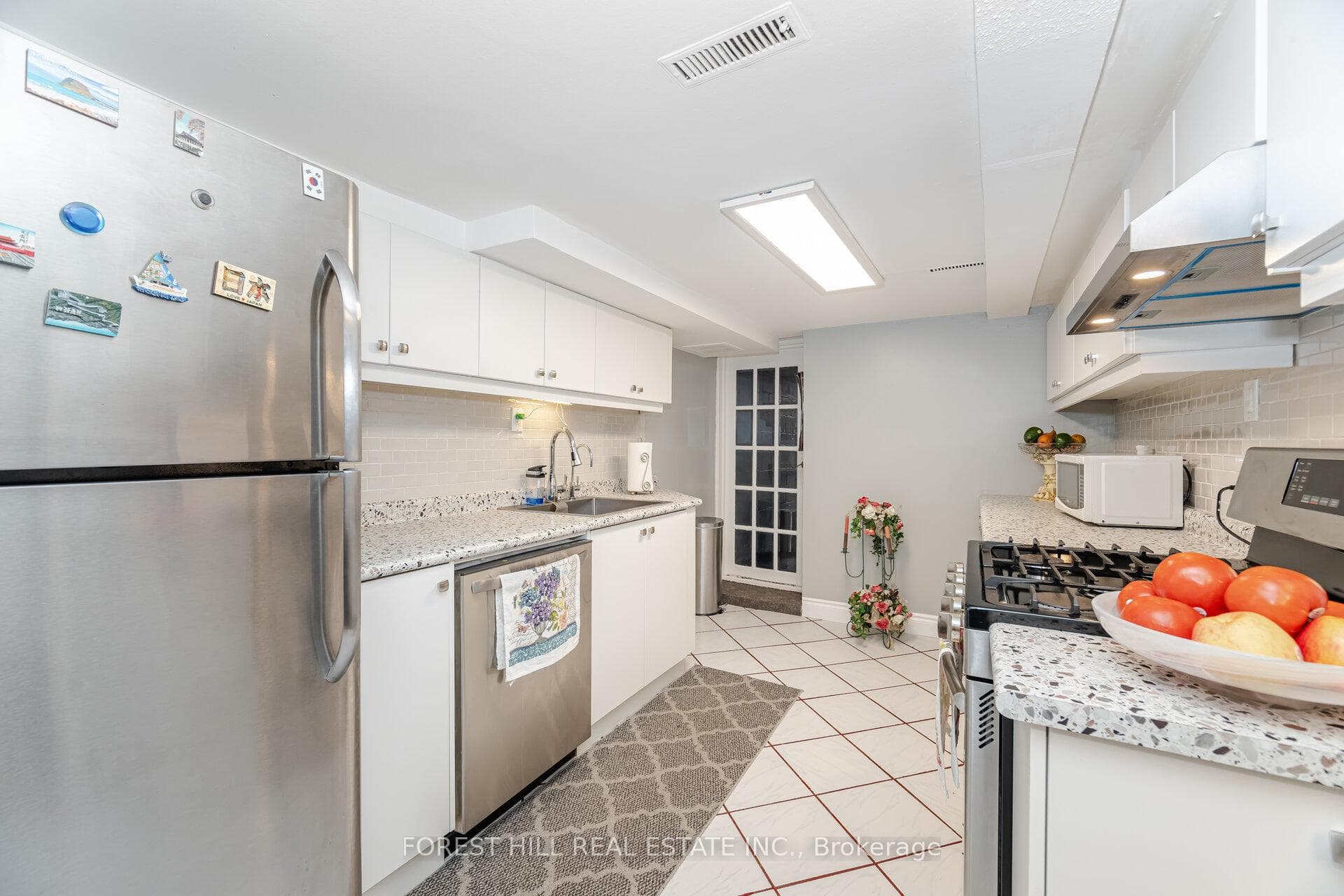 180 Milverton Boulevard photo 25