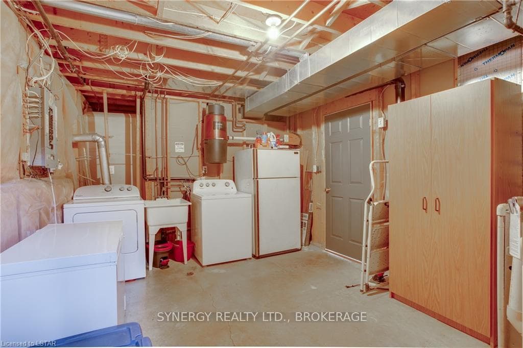 252 QUEEN Street photo 38