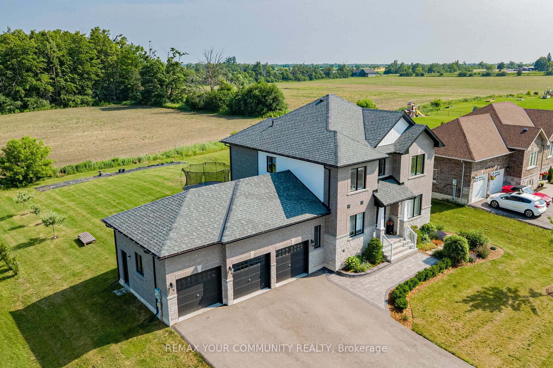 14 McCrae Crescent photo 2