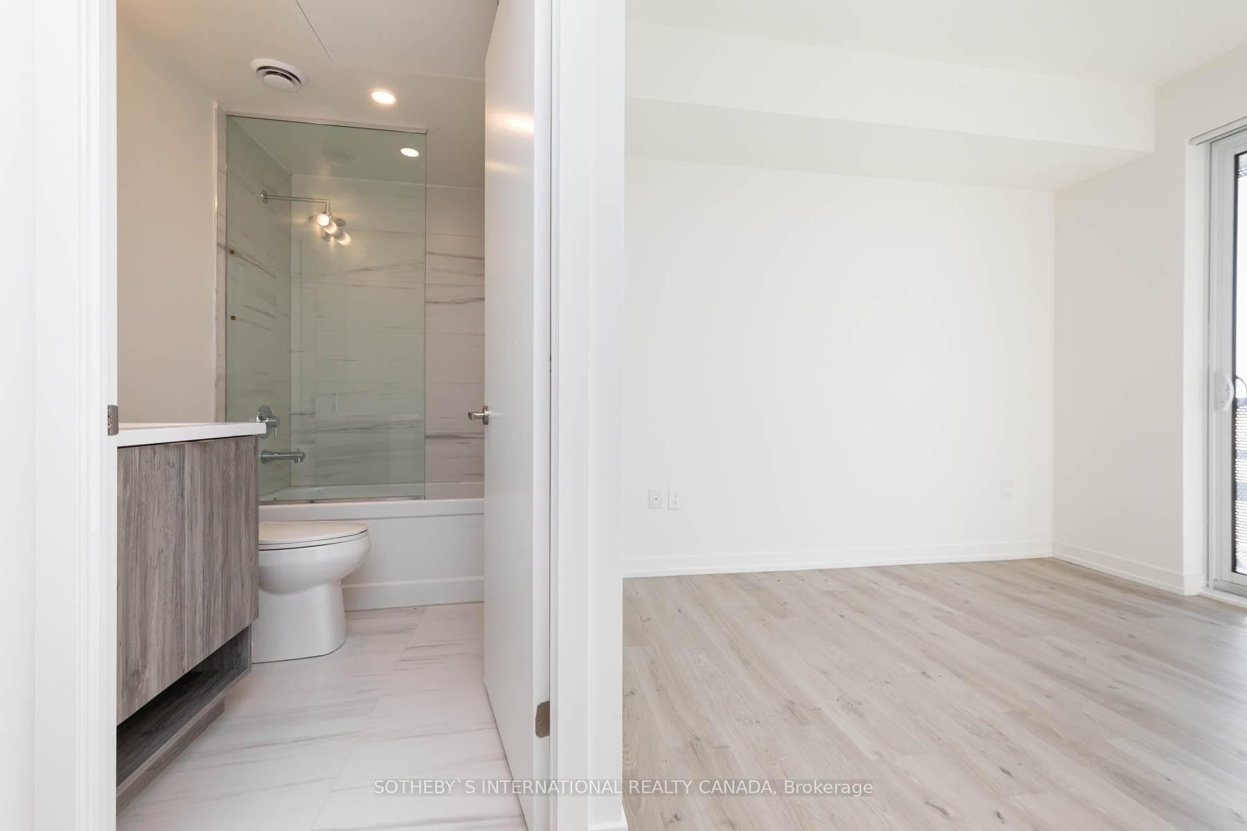 138 Downes Street Unit 7209 photo 24
