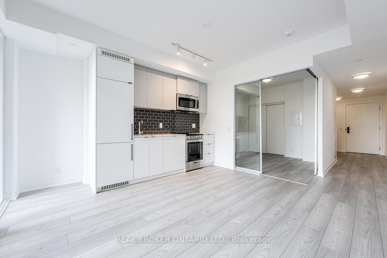285 Dufferin Street Unit 303 photo 12