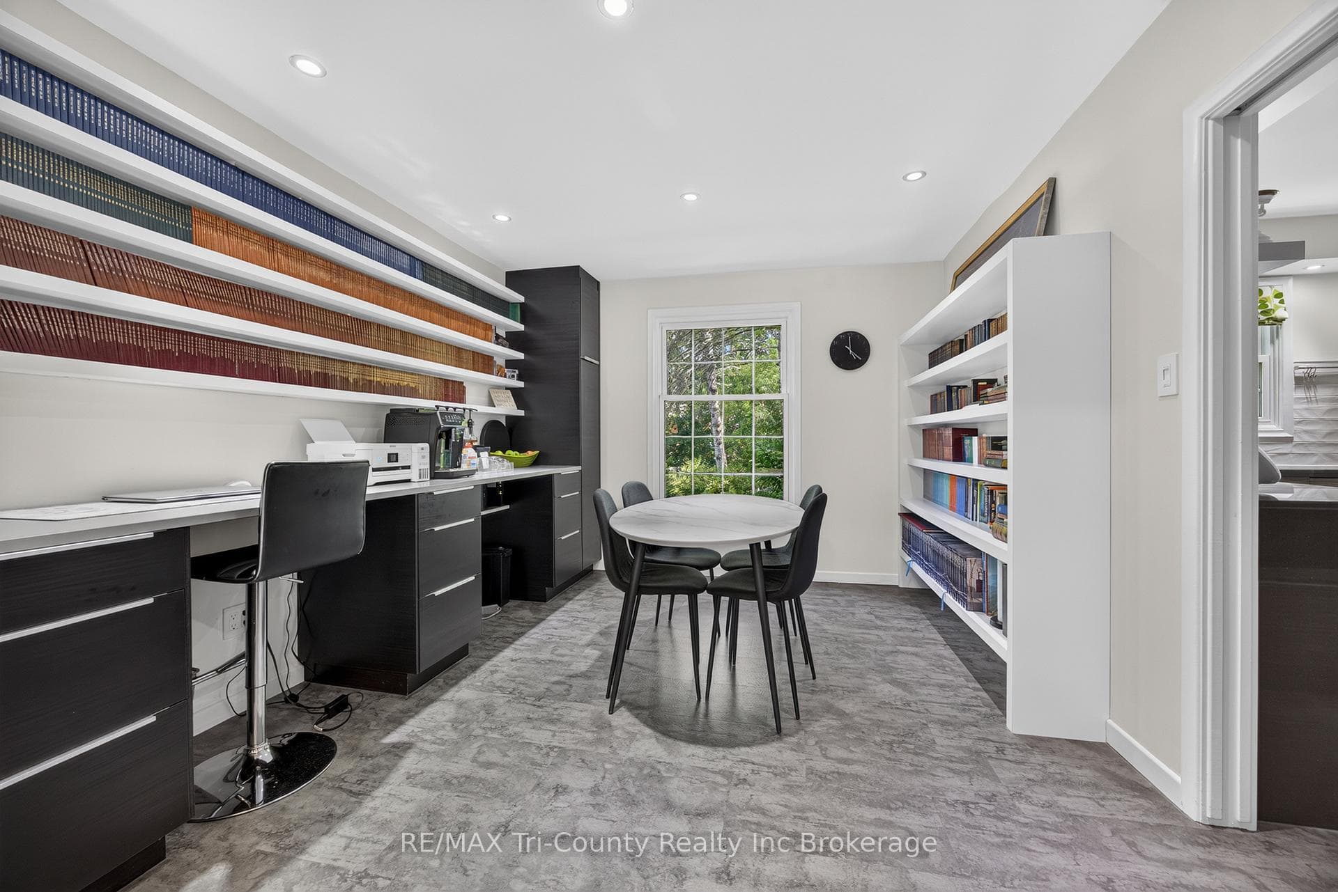 25 Demeyere Avenue photo 9