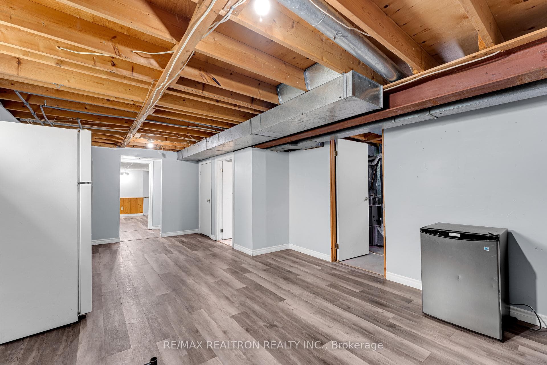 709 Ridley Drive photo 32