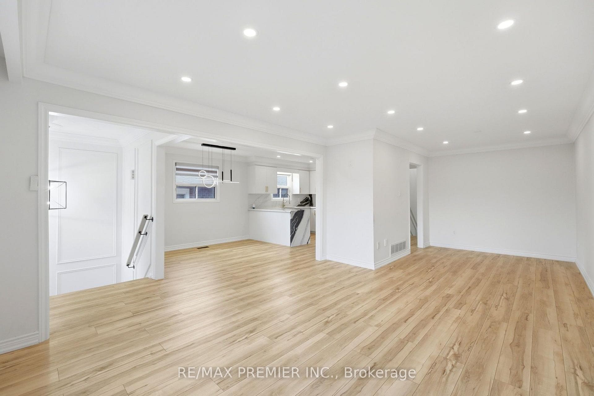 21 Avon Crescent photo 10
