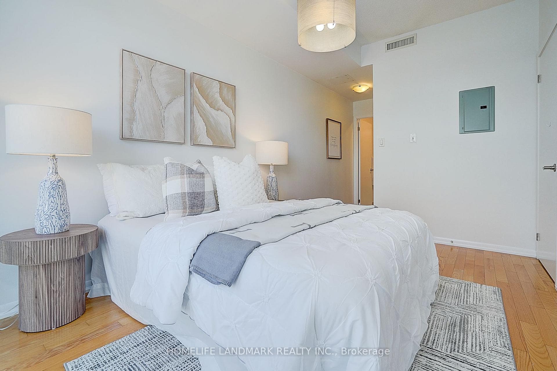 38 Grenville Street Unit 3301 photo 25