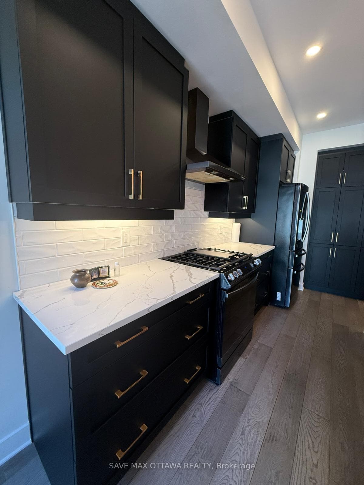 92 Longworth Avenue photo 14