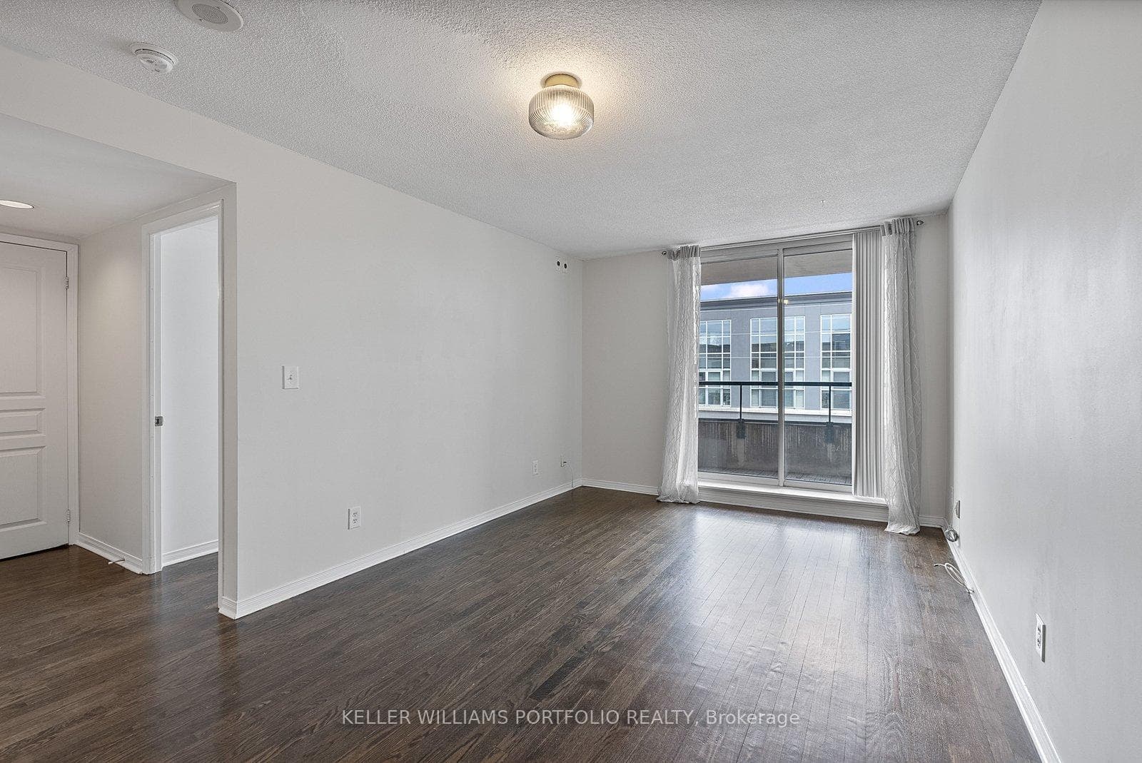 1829 Queen Street Unit 408 photo 11