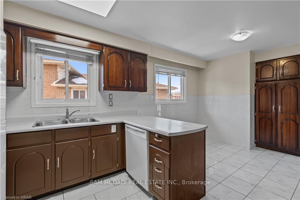 4208 Greybrook Crescent photo 9