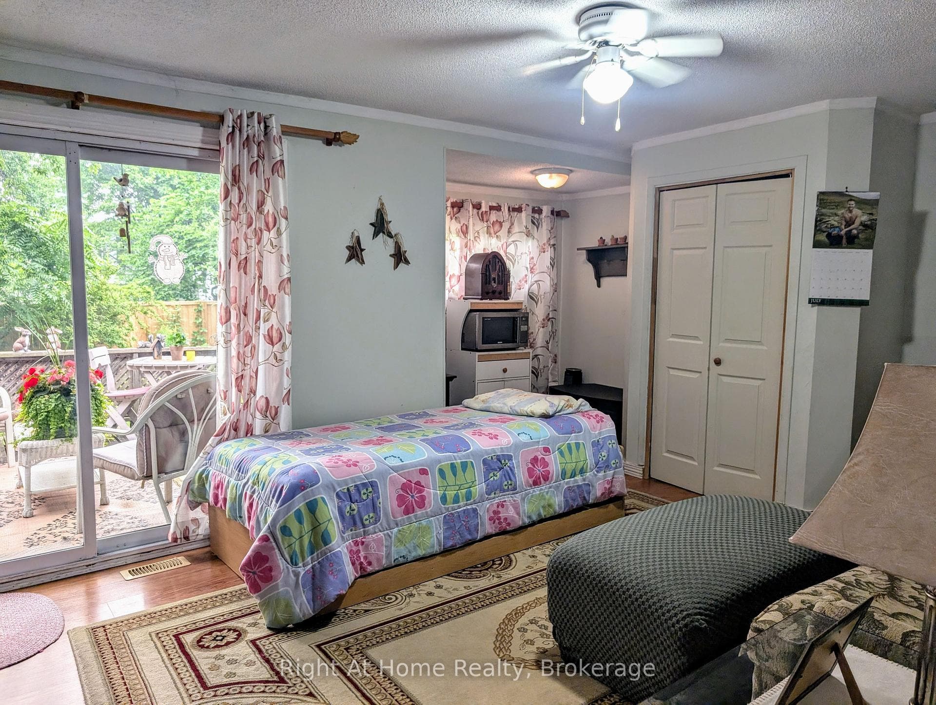 142 Douro St Street photo 9
