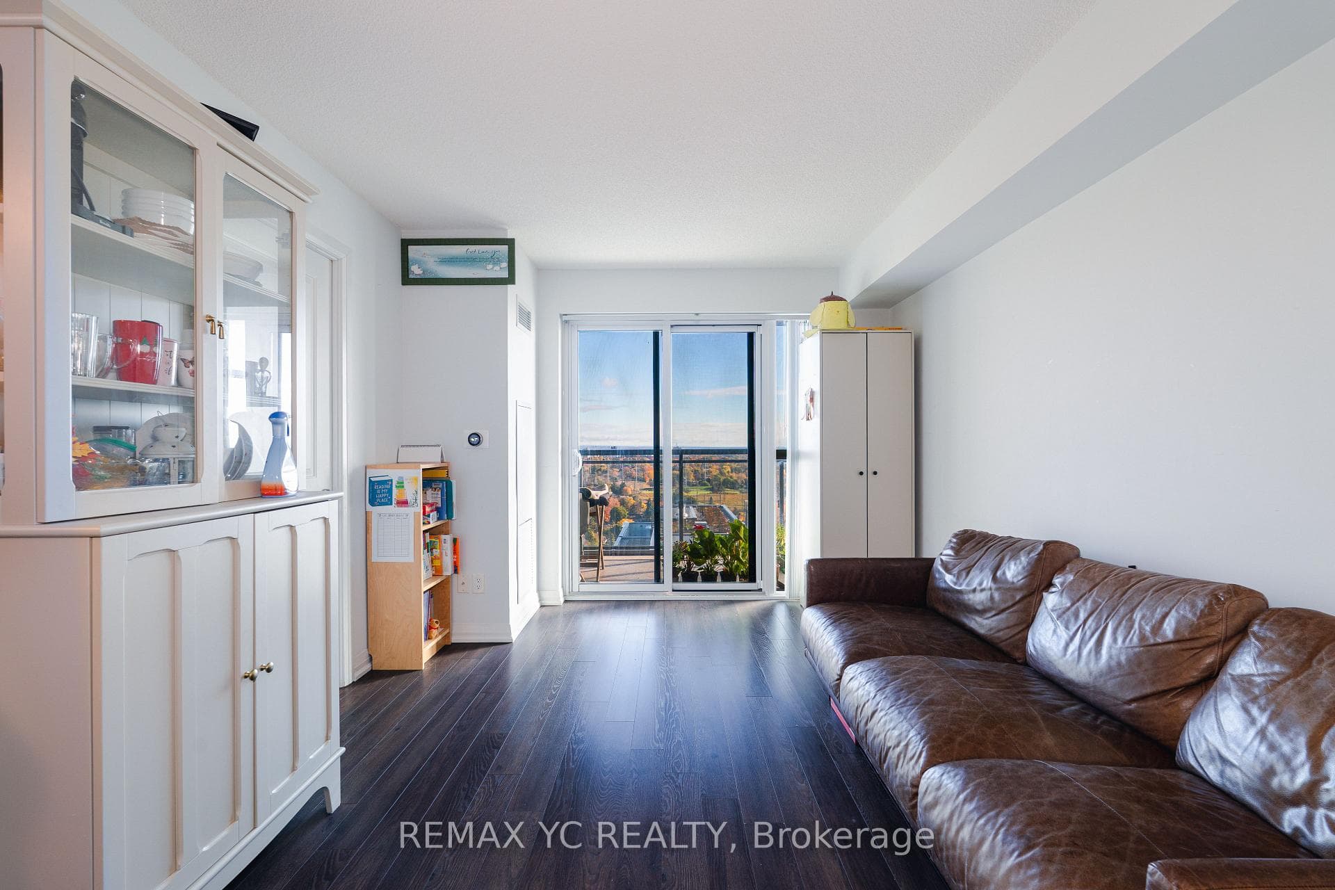 30 Meadowglen Place Unit 2208 photo 4