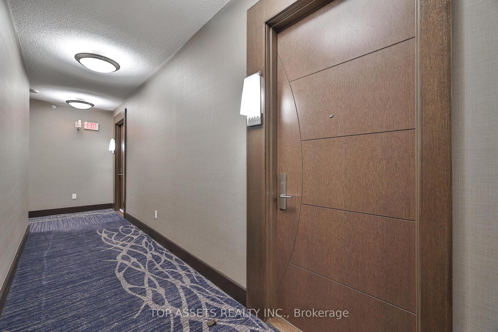 388 Yonge Street Unit 6609 photo 4