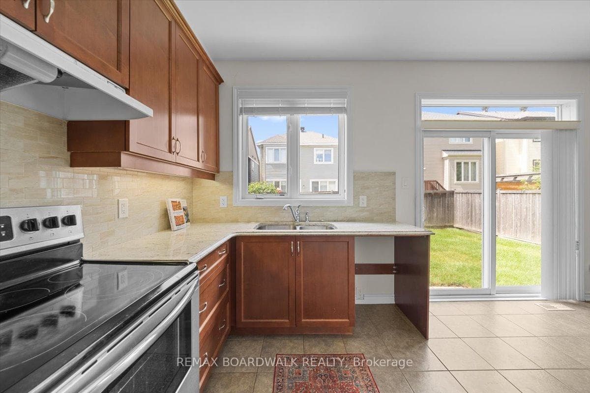 336 Gallantry Way photo 11
