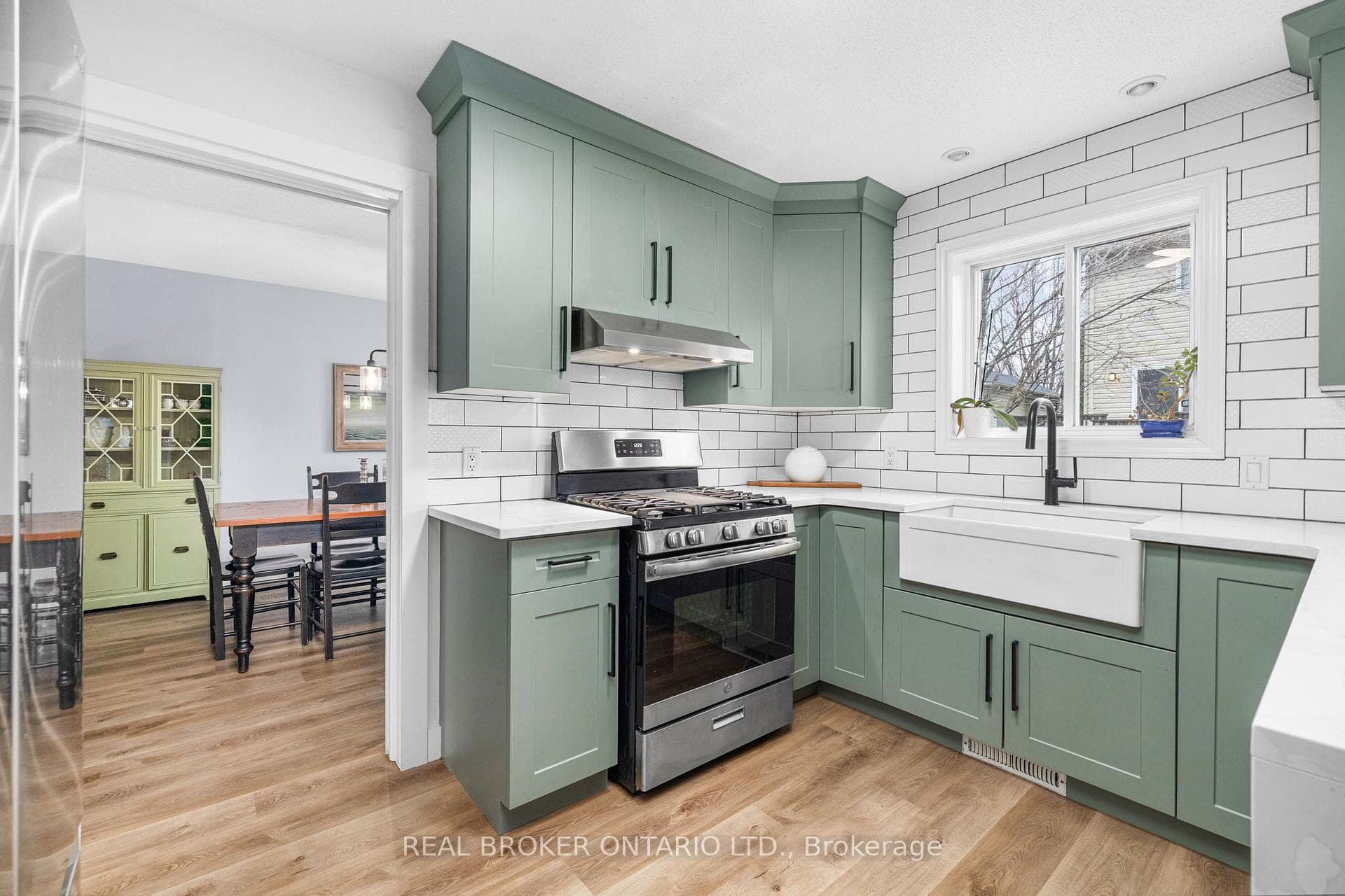 527 Joseph Street photo 16