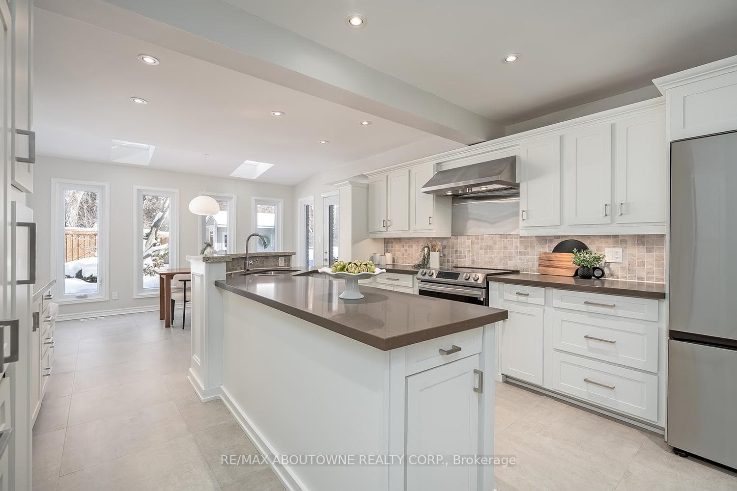 4226 Dunvegan Road photo 13