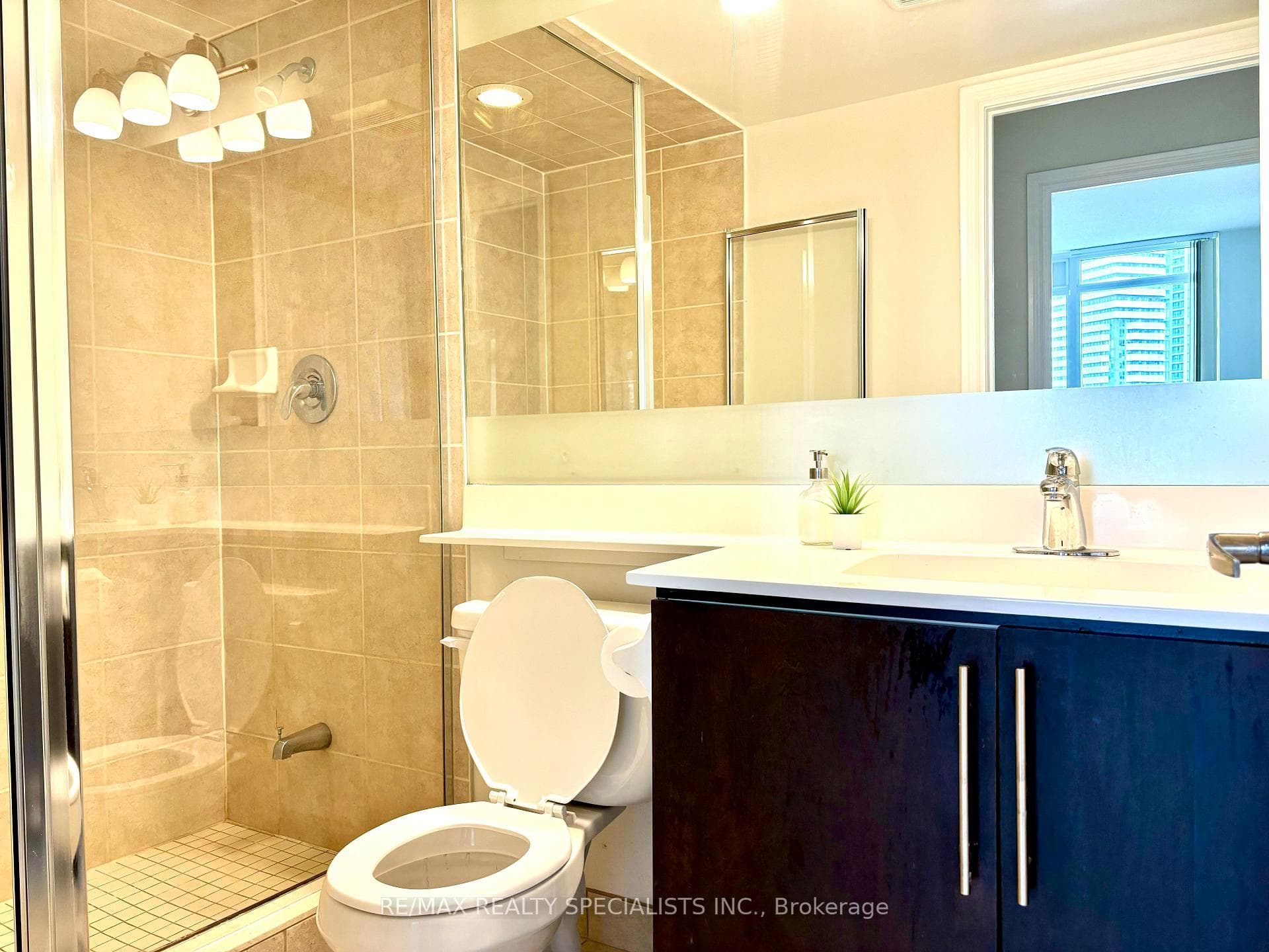 310 Burnhamthorpe Road Unit 1014 photo 11