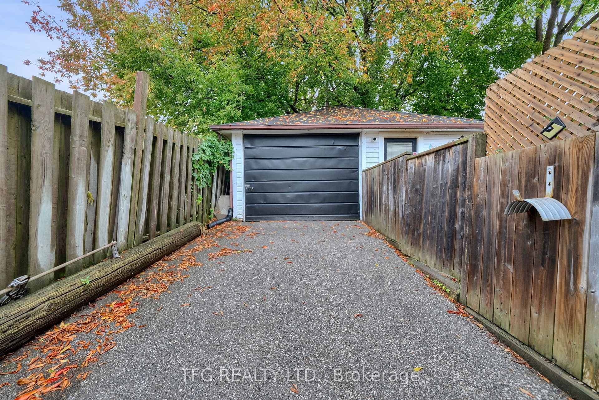 232 Clarke Street photo 30