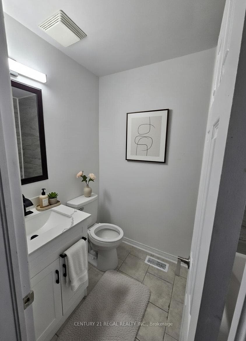 82 Durham Street Unit upper photo 5