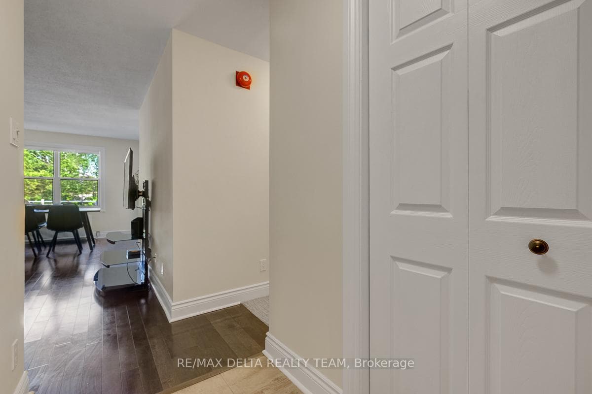 1099 Cadboro Road Unit 107 photo 4