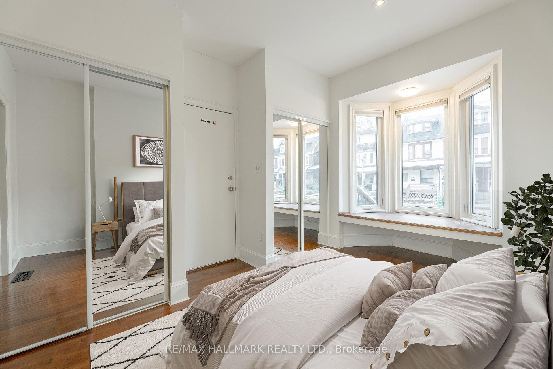 371 Woodbine Avenue Unit Main photo 6