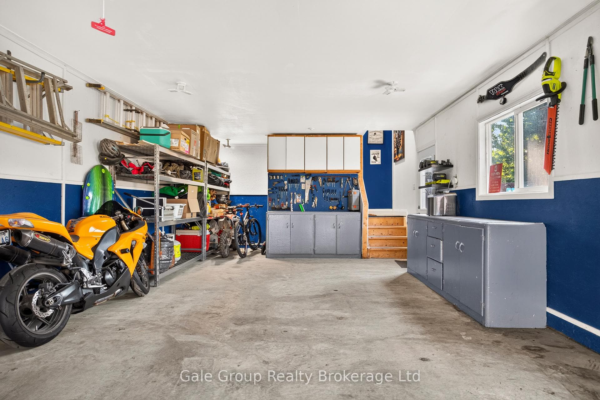 Garage Main