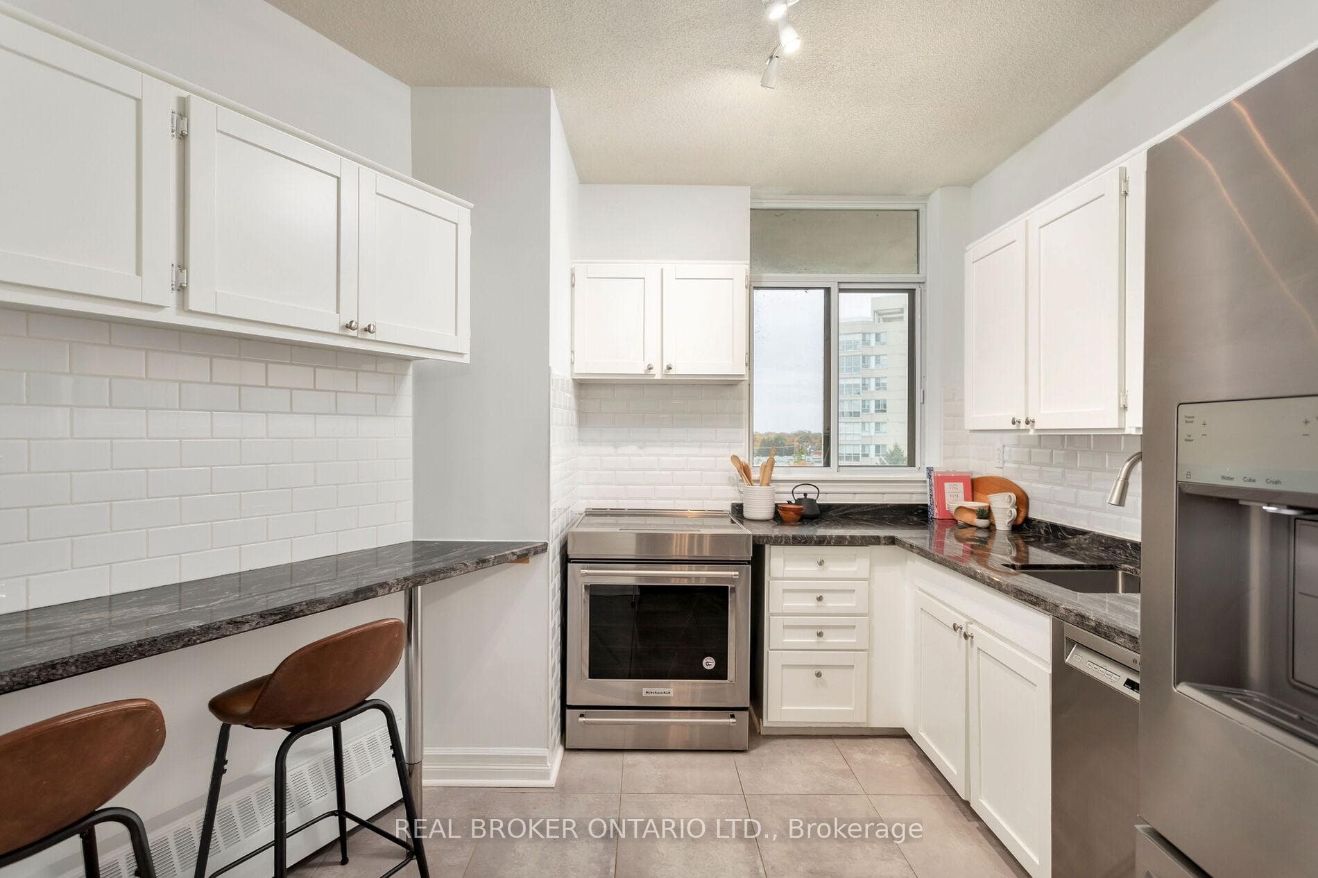 5250 Lakeshore Road Unit 607 photo 22