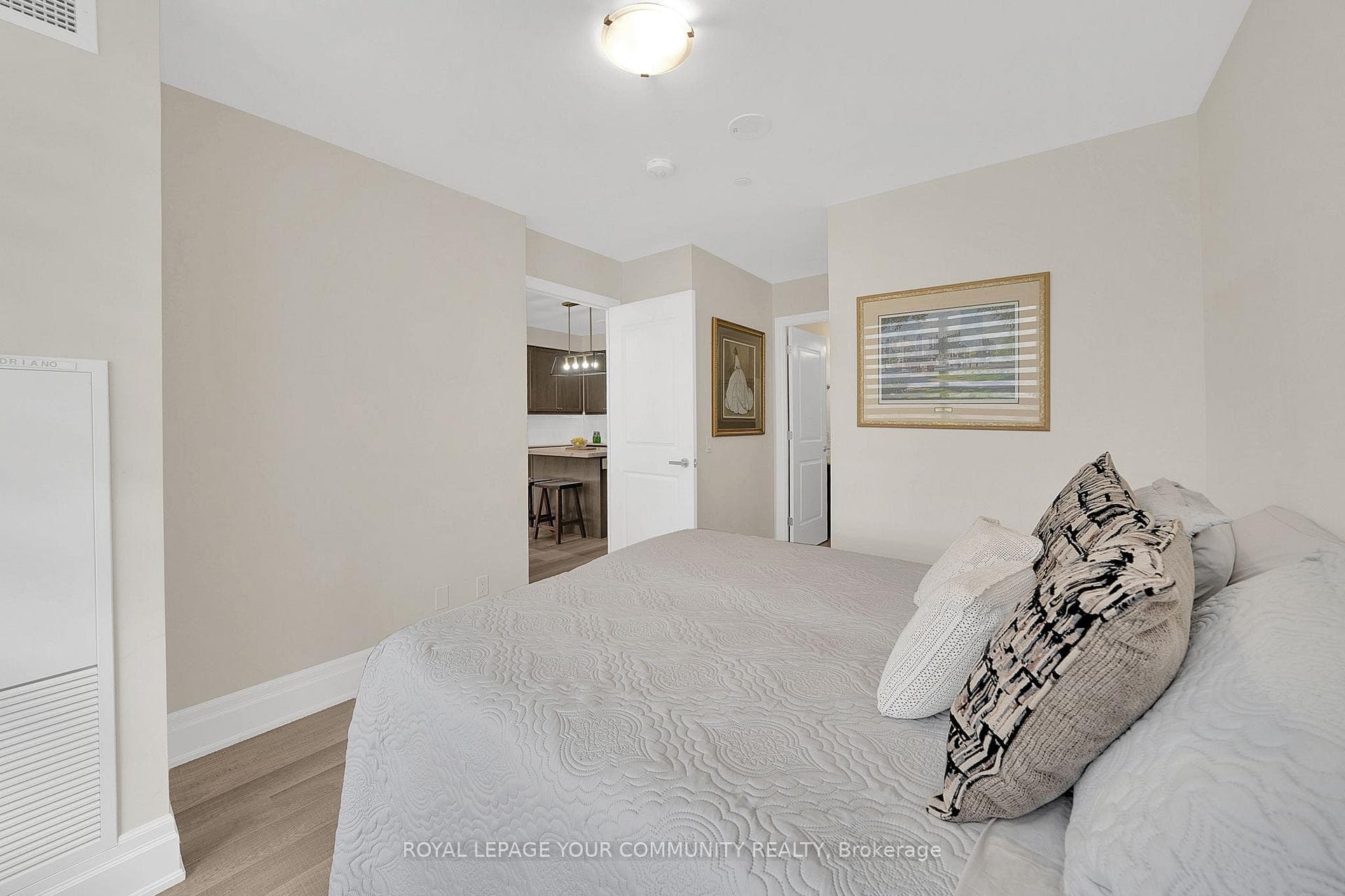 9085 Jane Street Unit 215 photo 21