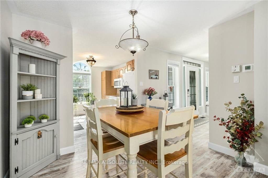 1656 B USBORNE Street photo 6