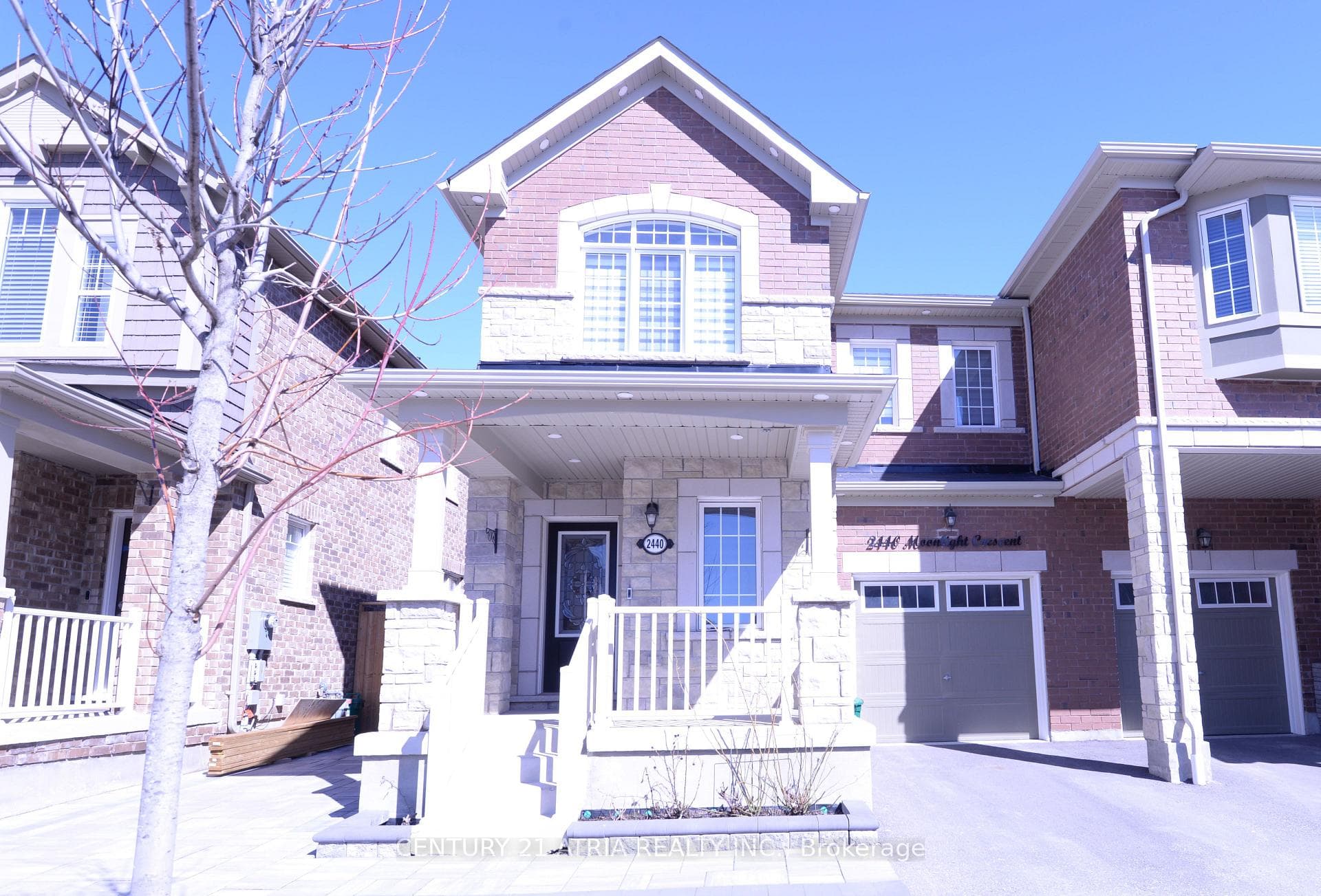2440 Moonlight Crescent photo 1