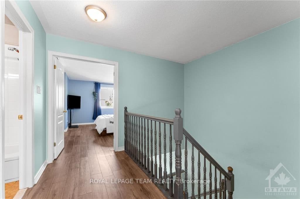 79 MEADOWBREEZE Drive photo 15