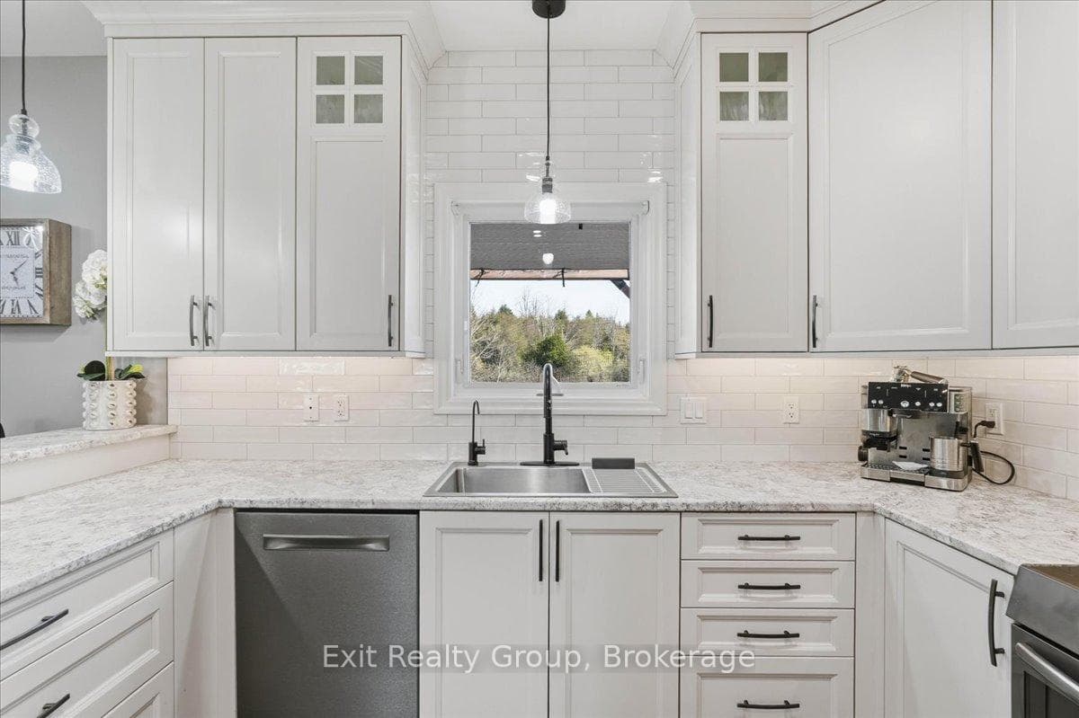 544 Shannon Road photo 13
