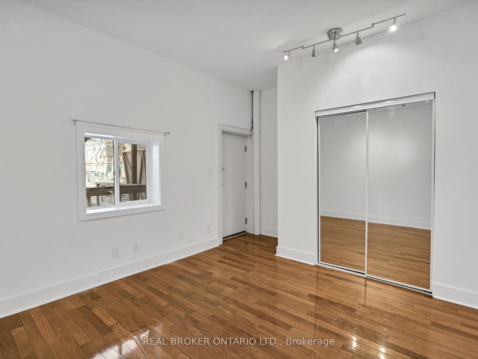 1928 Gerrard Street Unit Main Fl photo 12