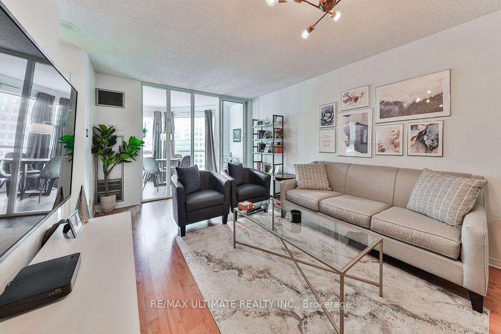 10 Queens Quay Unit 1408 photo 1