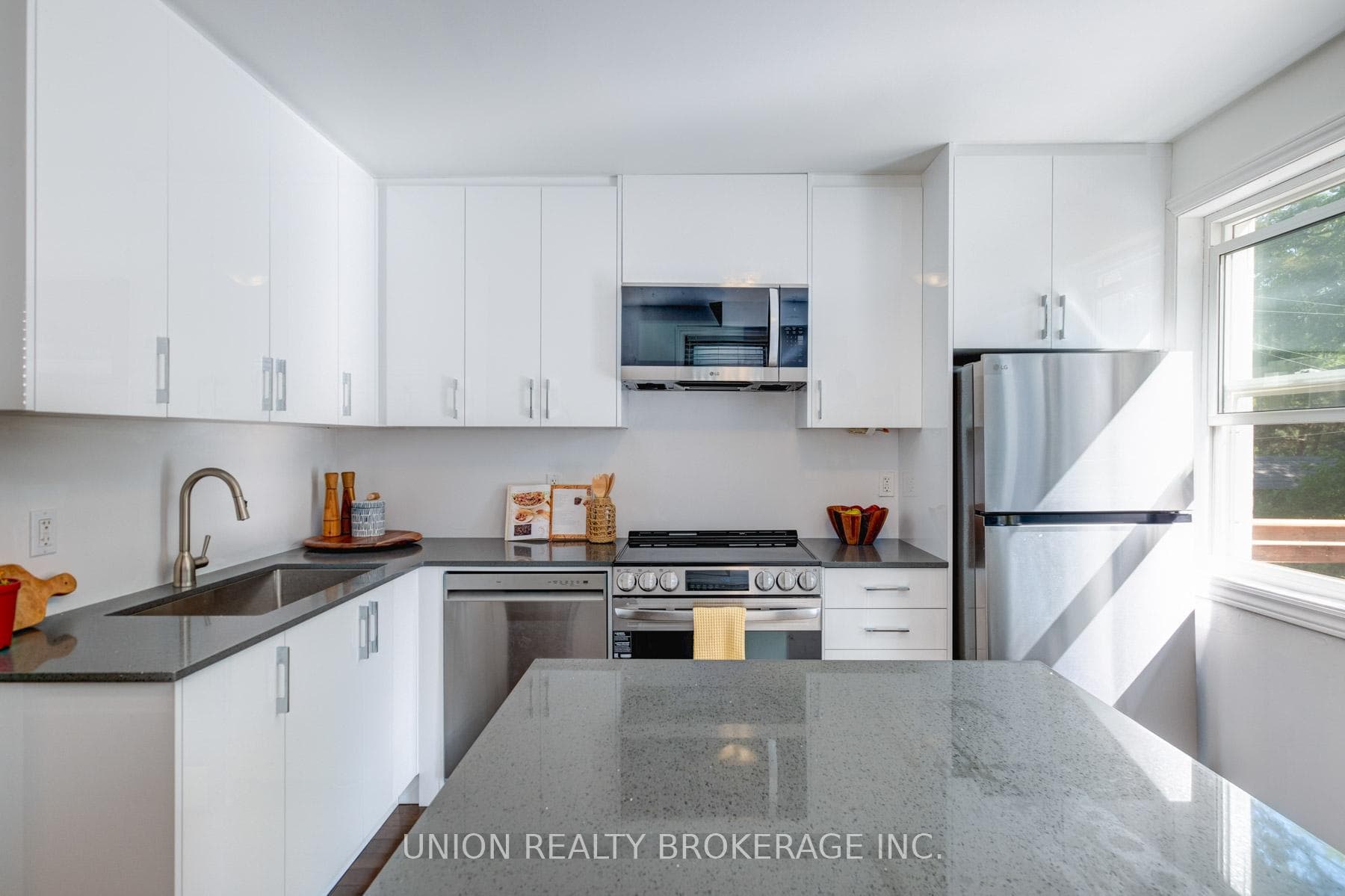 301 Victoria Park Avenue photo 11