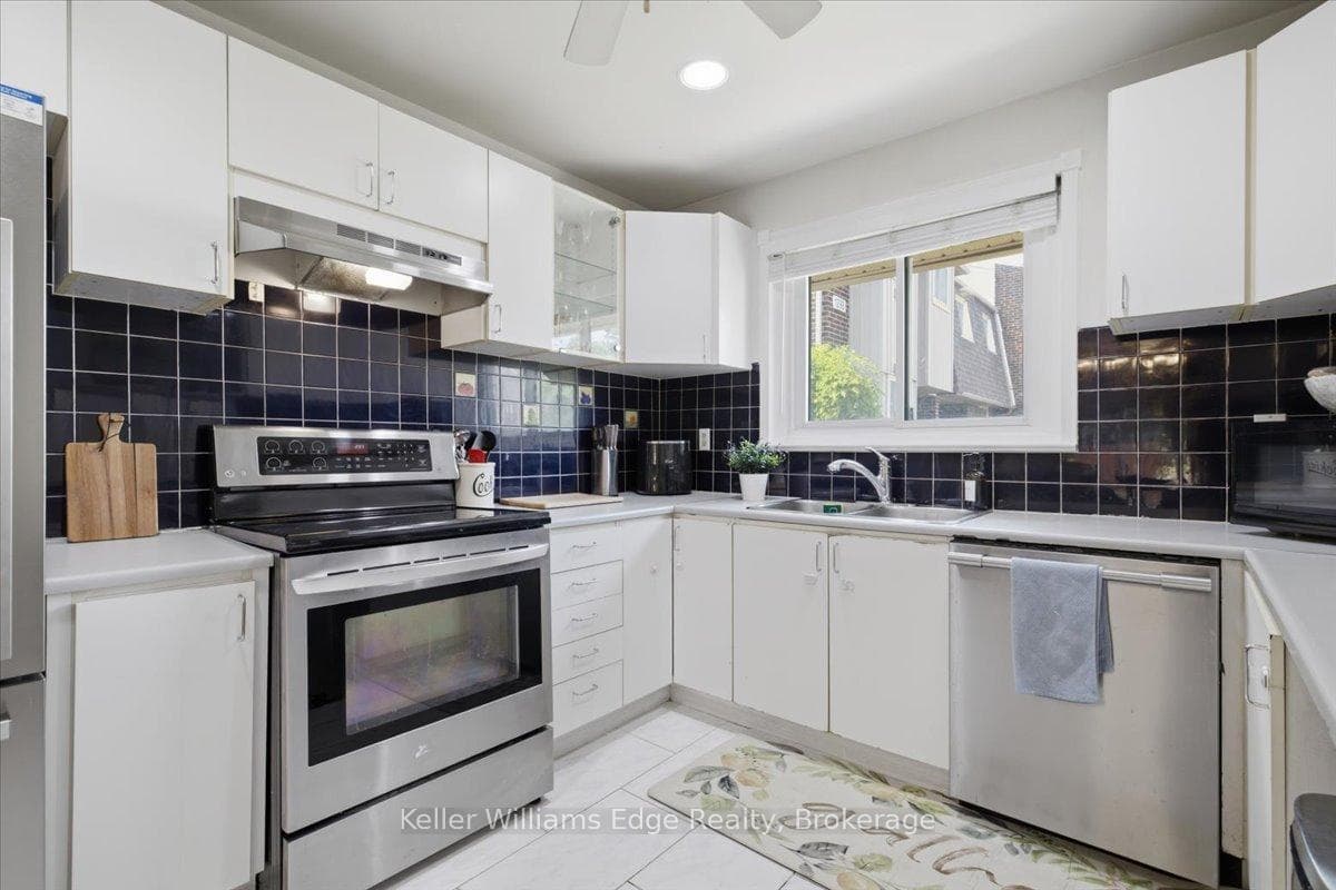 1294 Guelph Line Unit 4 photo 10
