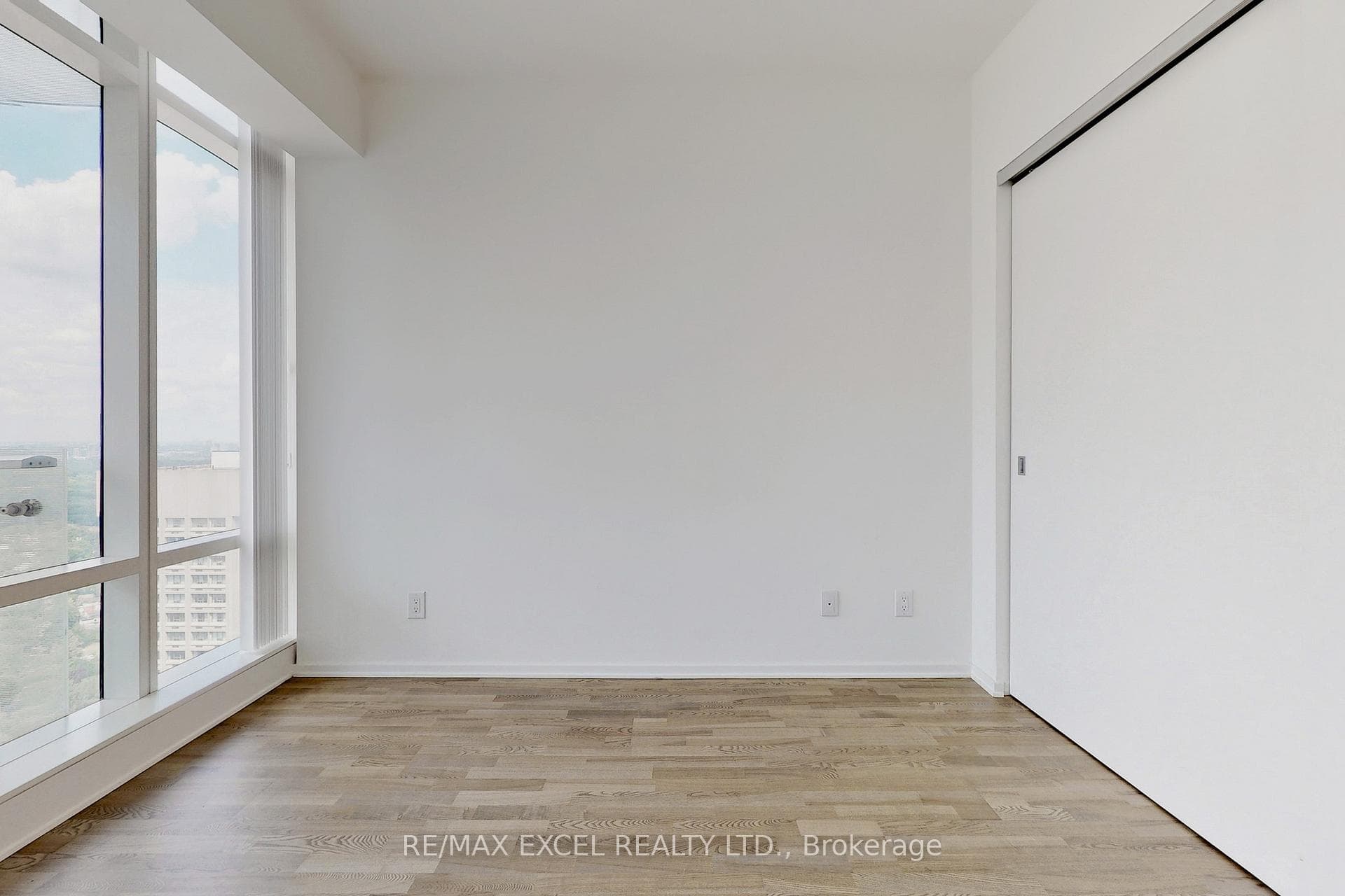 1 Bloor Street Unit 3912 photo 8