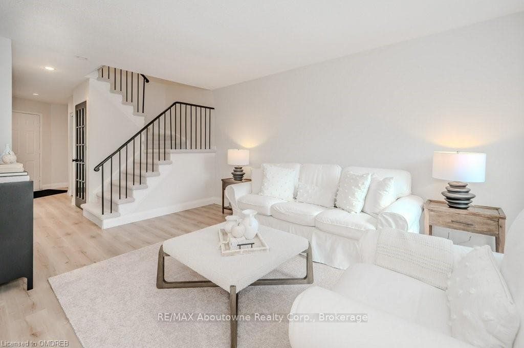 1274 BARBERRY N/A photo 3