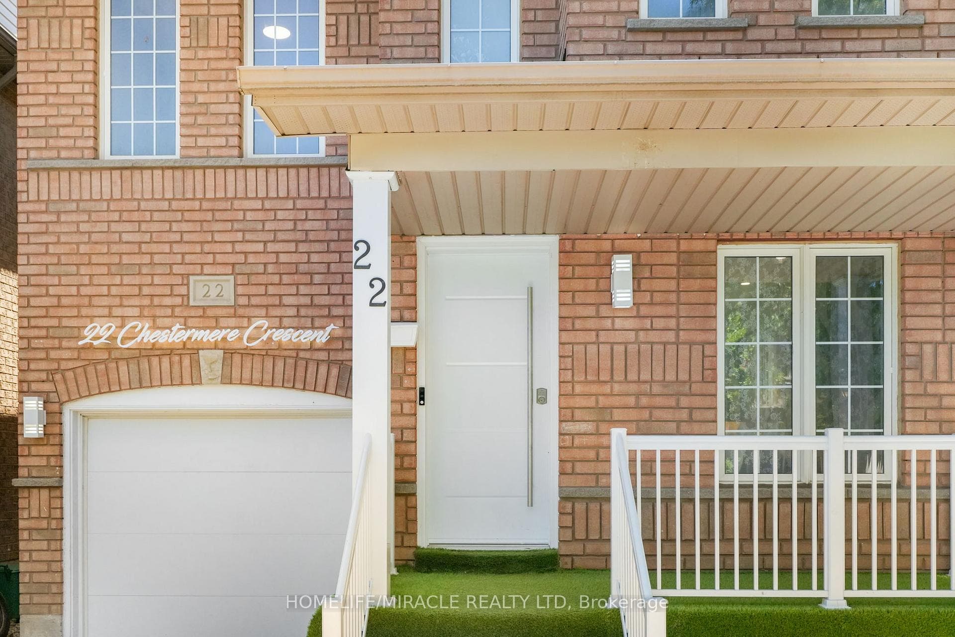 22 Chestermere Crescent photo 3