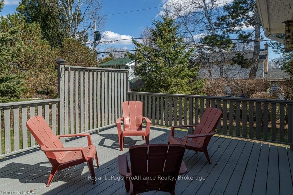 428 PARKVIEW Drive photo 26