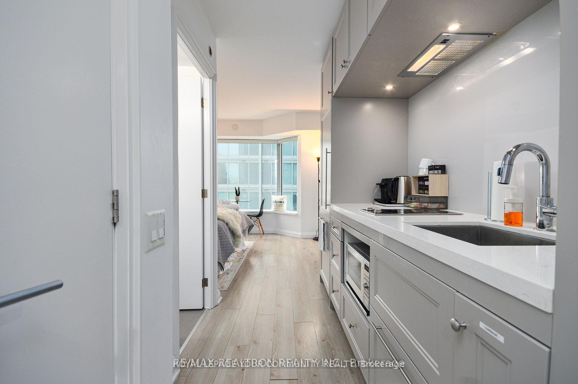 155 Yorkville Avenue Unit 1408 photo 4