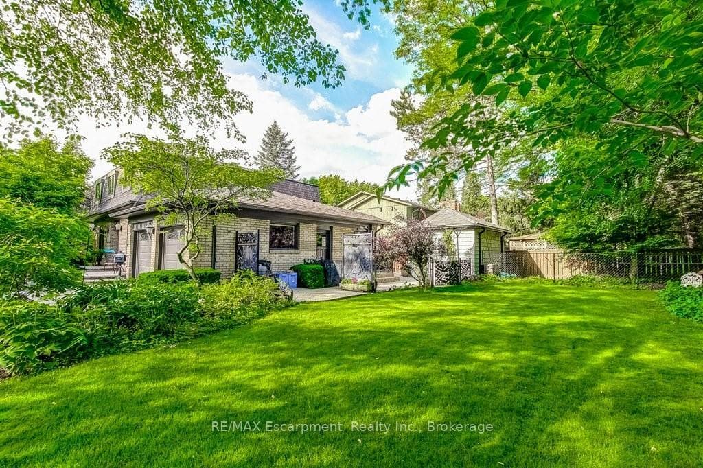 215 Briar Hill Crescent photo 37