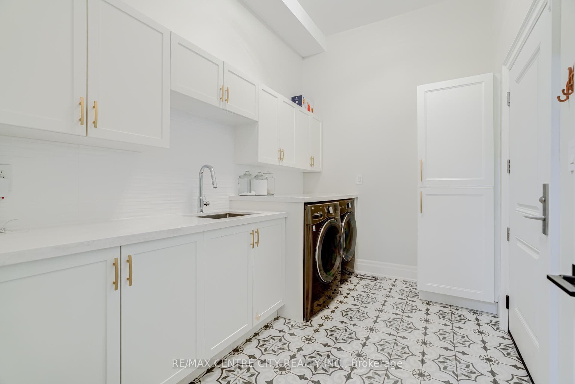 301 Martin Street photo 20