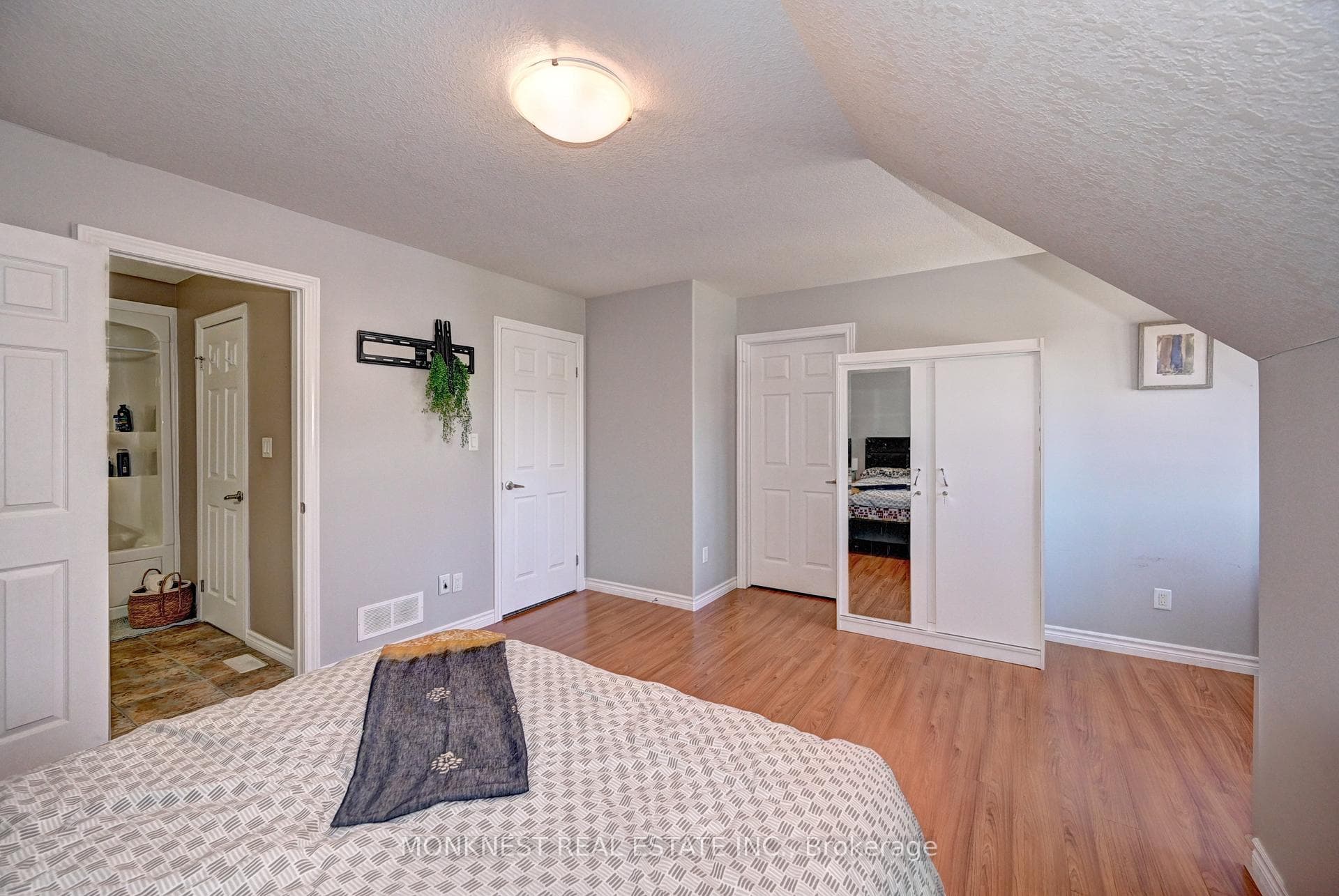 263 Vincent Drive photo 25