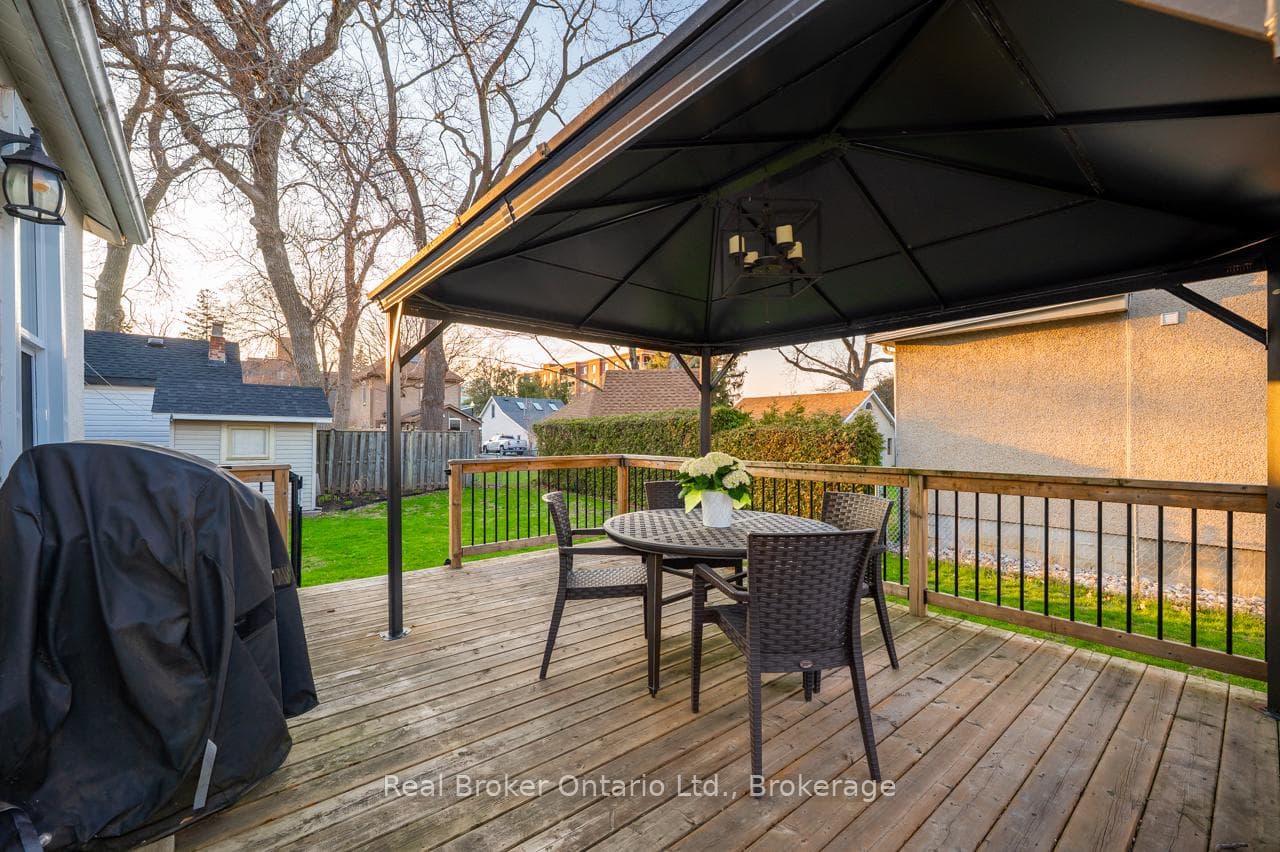 15 Maple Avenue photo 29