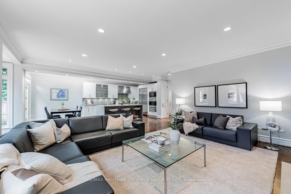 393 Glengrove Avenue photo 12