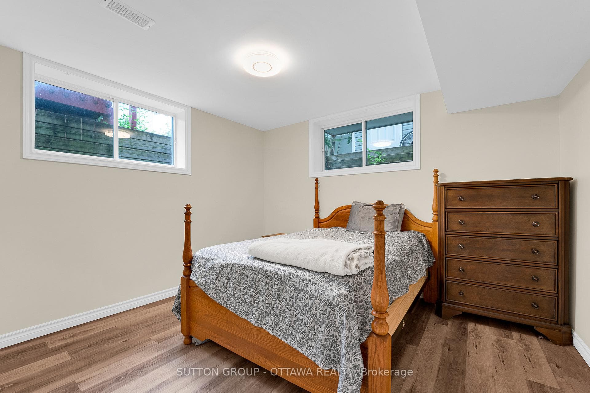 354 Haileybury Street photo 30