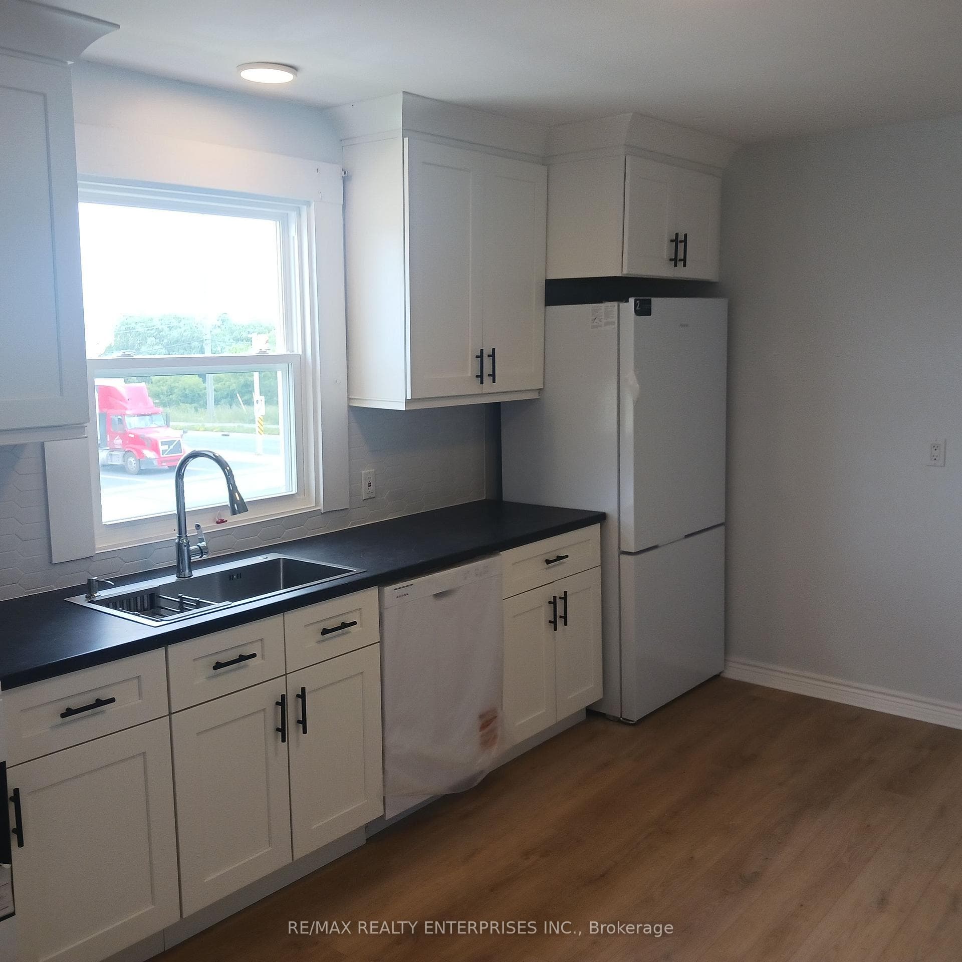 12993 Steeles Avenue Unit UPPER photo 11