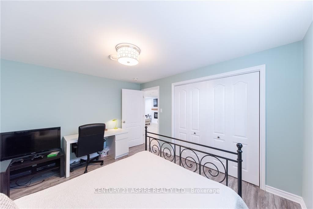 2010 SANDSTONE Crescent photo 26