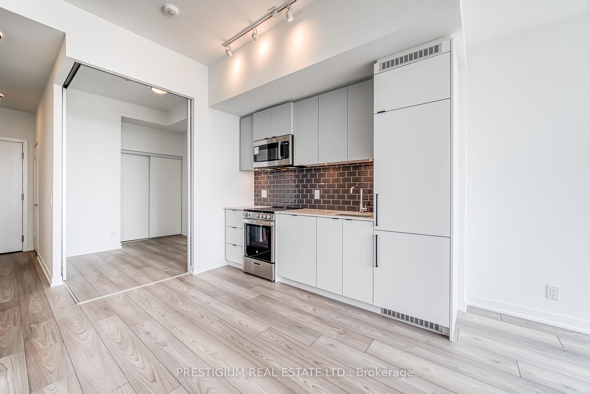 285 Dufferin Street Unit 1211 photo 12