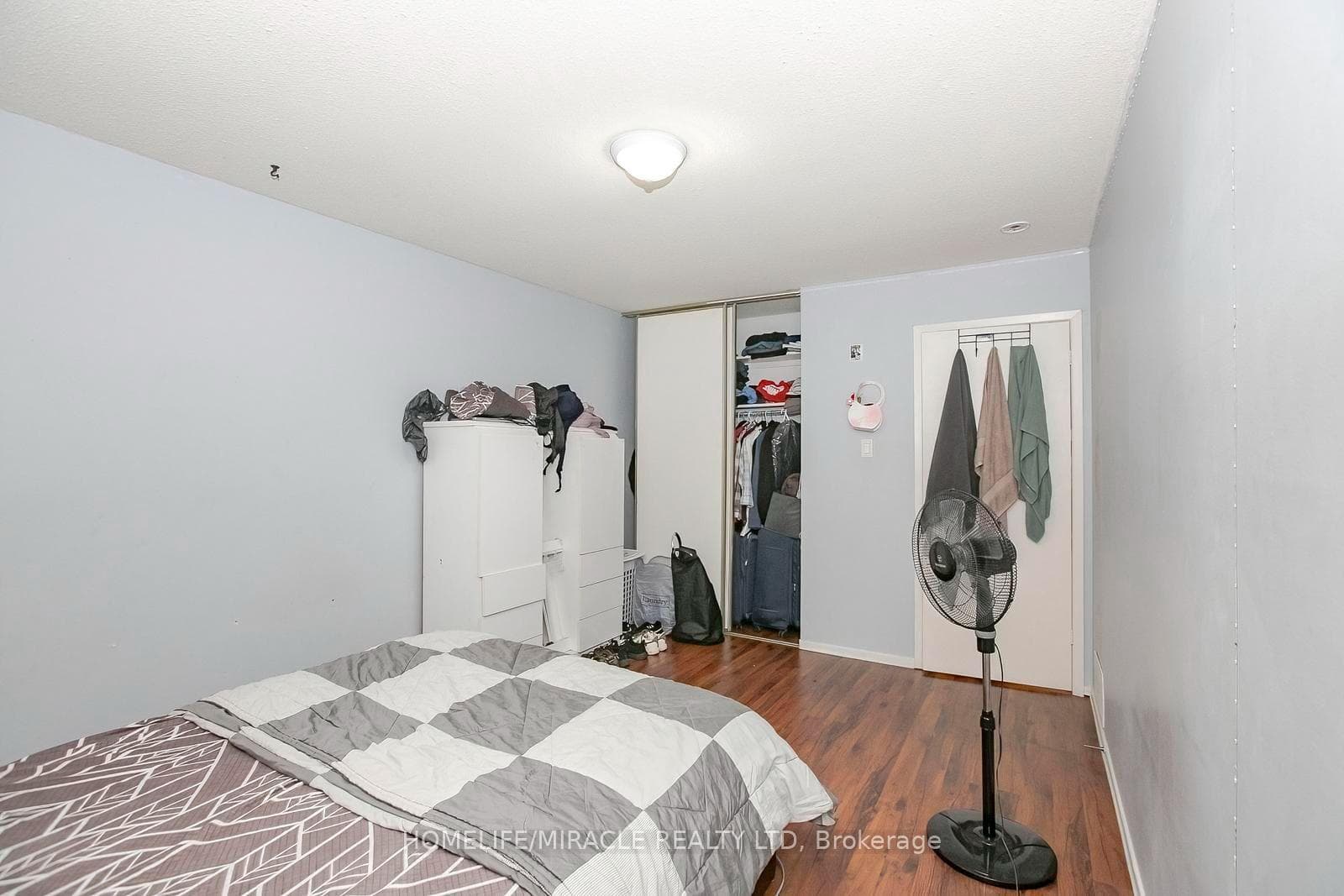 47 Longbourne Crescent photo 34